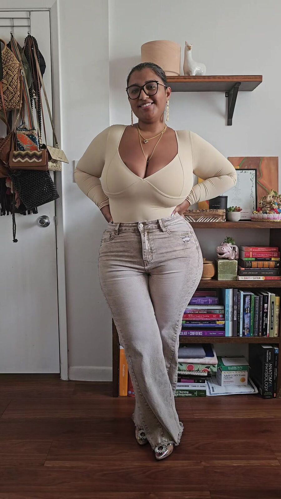 Curve-focused fashion look TikTok thumbnail